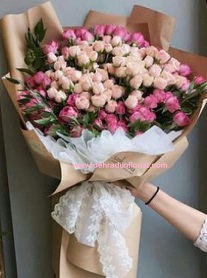 Colossal size flower bouquet in mix shades of pink