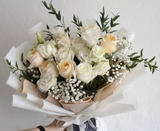 20 light paste peach and white Roses Bouquet wrapped in white paper